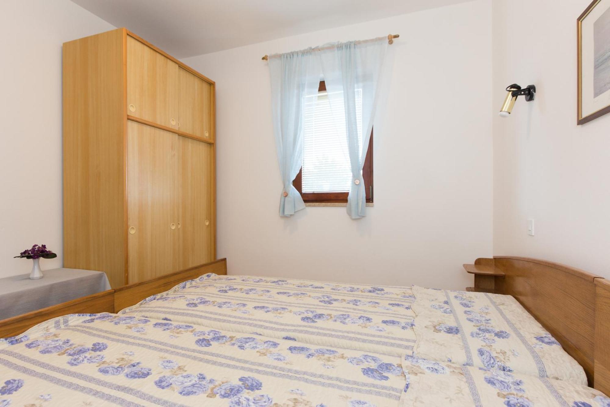 Apartment & Room Dinka, Krk Krk Town Habitación foto